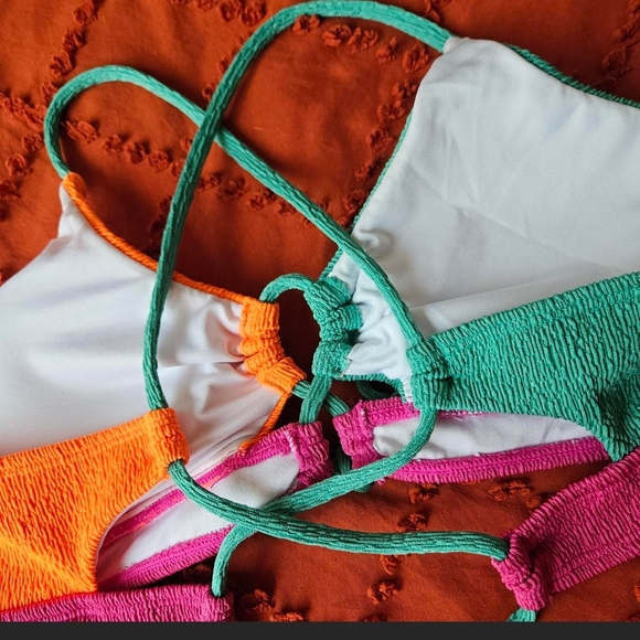 Colorful Bikini Set with Tie Details - Picture 5 of 6